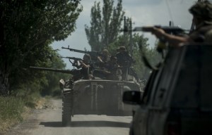 Ukrainian troops in Marinka near Donetsk (--AP/Evgeniy Maloletka)