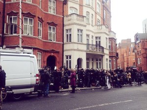 Jessica Elgot tweets: "Hundreds of press here outside Ecuadorian embassy from across the world, hoping for a peek of Assange."